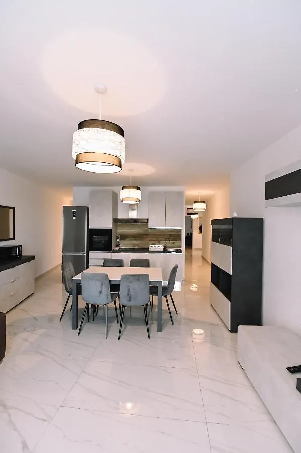 Spacious 3 Bedroom In Sliema! Слима