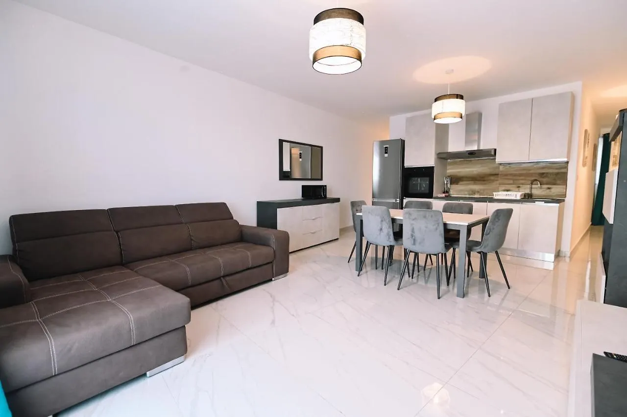 Spacious 3 Bedroom In Sliema! Апартаменты Слима