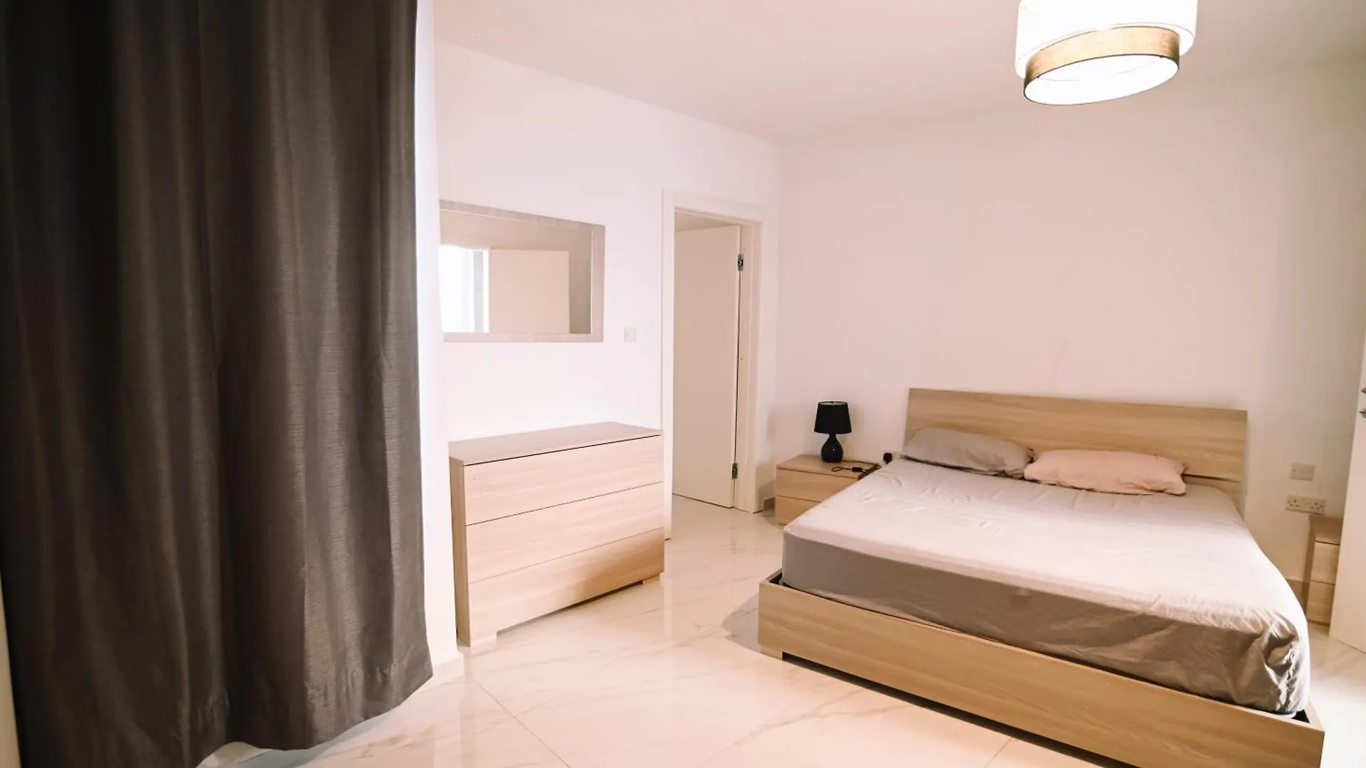 Апартаменты Spacious 3 Bedroom In Sliema!
