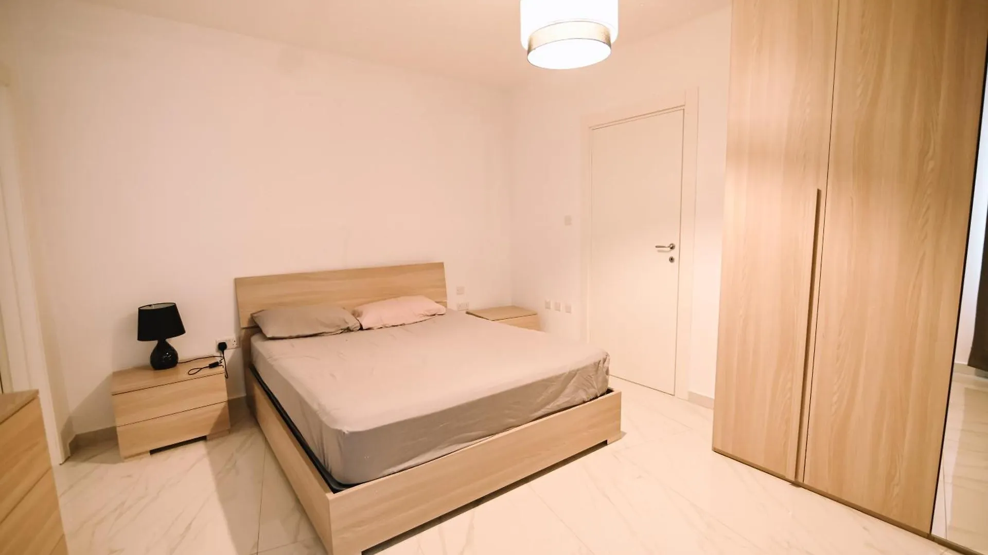 Апартаменты Spacious 3 Bedroom In Sliema! Мальта