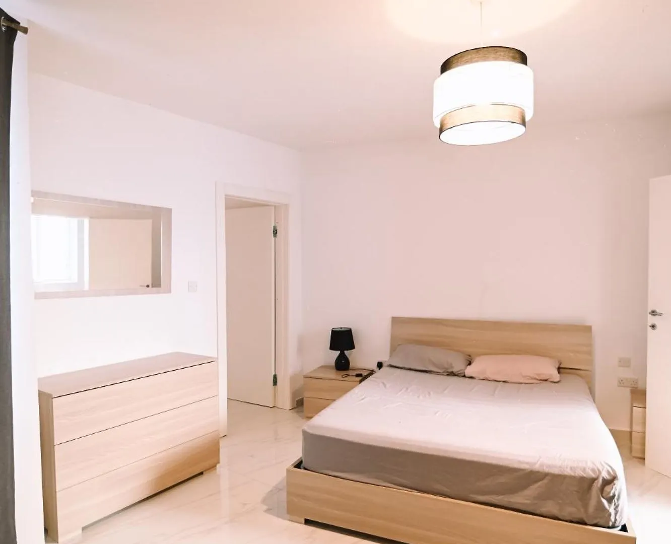 Spacious 3 Bedroom In Sliema! Мальта